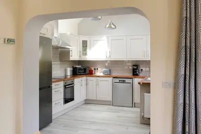 Image de Mins walk from the beach. Great Location