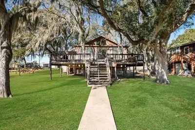 Image de Creekfront Cottage w/ Boat Lift & Pier