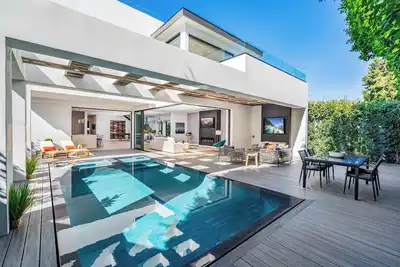 Image de Villa Fendi By LuxJB 🏆 Heated Pool • Jacuzzi • Gym • Rooftop Deck