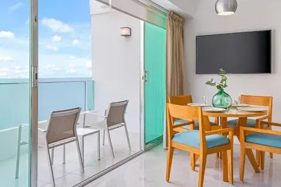 Image de Captivating 1br Condo within Walking Distance to the Beach