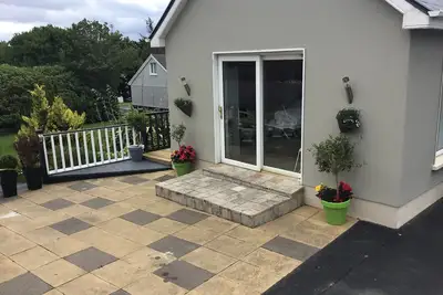 Image de Stylish Studio with Kitchen/ Private Deck/ Sauna & Hot Tub