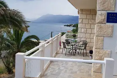 Image de Apartments Snjezana - One bedroom apartment with terrace and sea view