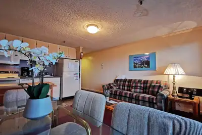 Image de ❤️Ml first floor Ski In/Out Condo. Slope side, Long rang view 15% off ski rentals