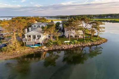 Image de Ocean View, Riverfront Home w/ Marsh Views, 2 Decks, Kayaks - Walk to Beach