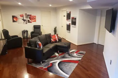 Image de Small Town but Contemporary 2 Bdrm / <br>1 Bath / Full Kitchen / Patio / Private