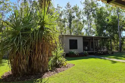 Image de Modern self contained/serviced 2-bedroom cabin near Darwin.