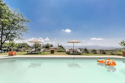 Image de Villa à Montecatini Val Di Cecina avec 5 chambres à coucher, 10 couchages