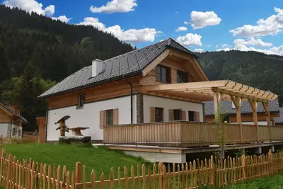 Image de Chalet avec terrasse, sauna et spa extérieur
