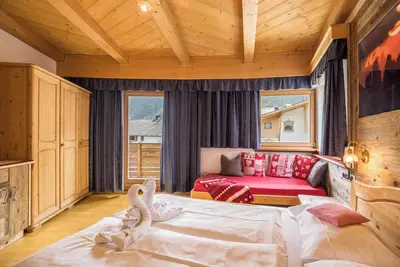 Image de Appartement pour animaux \"Villa Anita Pares\" avec vue montagne, sauna, Wi-Fi, terrasse et balcon