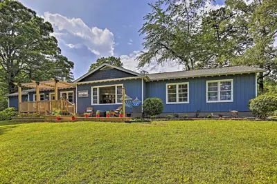 Image de Family-Friendly Escape ~ 6 Mi to City Center!