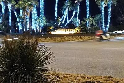 Image de Noël  à Hyères! Chaleureux  Appartement 3 chambres - Terrasse - Parking -