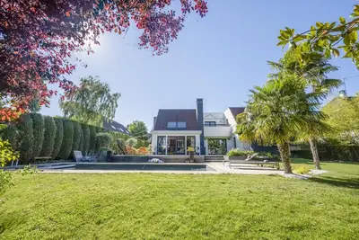 Image de Beautiful Architect House With Pool Near Versailles