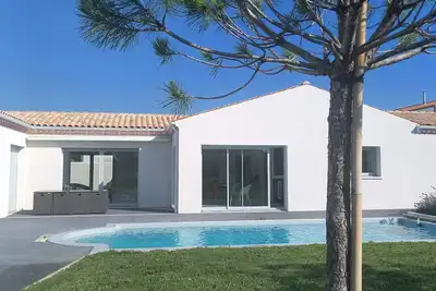 Image de Villa contemporaine avec piscine privative