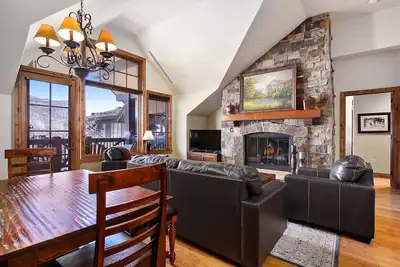 Image de Ski In/Ski Out! **High end Luxury Penthouse** Two Huge Master Suites!