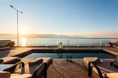 Image de Seaside Summer Bliss - Aurora Luxury Pool Paradise