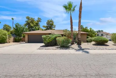 Image de 4 bdr, Two Master suite, billiards & desert oasis pool