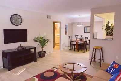 Image de Beautiful Lakeside Retreat!