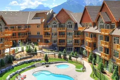 Image de Stoneridge 2 Bdr King Suite★ Hot Tub/ Pool/Gym ★Mountain Views ★1100 Sqf