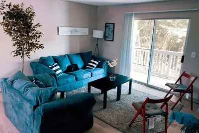 Image de Waterfall Side Retreat!