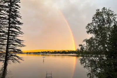 Image de Belle maison au bord du lac!