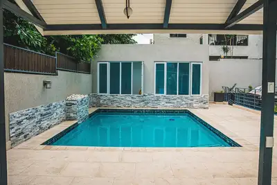 Luxury Apartment with Gym, Swimming Pool, Parking and Wifi