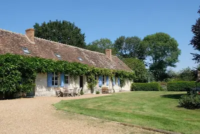 Image de Ancienne ferme convertie avec 5 chambres, piscine, court de tennis, Loire region