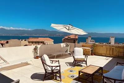 Image de Appartement avec grand toit terrasse situé en hyper centre ville