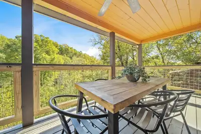 Image de Spacious Cabin w/Hot Tub + Arcade + Great Location