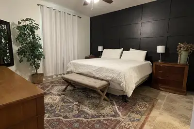 Image de Quiet, spacious, and great location.