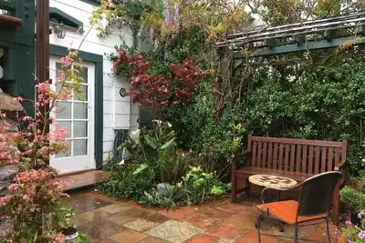 Garden Apartment in old fashioned neighborhood nearby the city park
