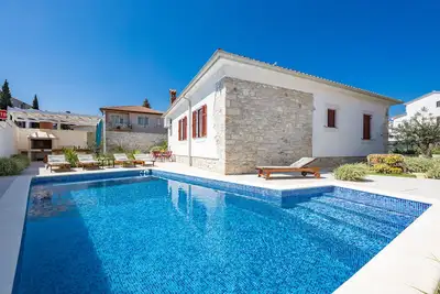 Image de Villa grotta istriana mit neu pool near center and Arena in Pula