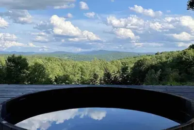 Image de Catskill Barn Apt on 34 acres. . . stunning views