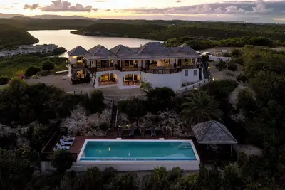 Image de Luxury 5 bed villa with spectacular sea views