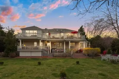 Image de Southampton Waterfront Home with Dock for Sale or Rent