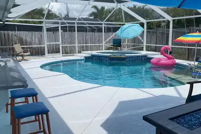 Winter Home - Heated Pool and Spa Close to Beaches