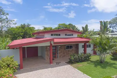 Image de 3 Bedroom House for 6 Near the Beach and Everything Else!