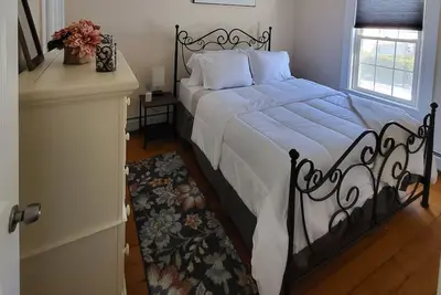 Image de Center of Lenox, cozy 2-bedroom apartment <br>Reviews   https://abnb. me/kcBk7oCR6xb