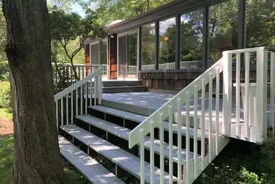 Image de Riverfront retreat in the woods of scenic Weston, Connecticut.