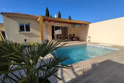 Image de Maison en Provence avec piscine 10Km d'Avignon: Idéal Famille, soleil et détente