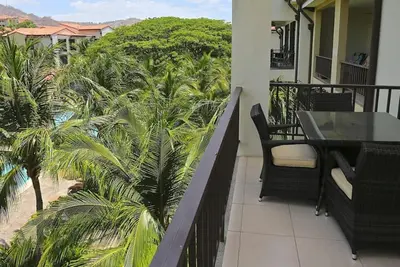 Image de Updated 3rd Floor Unit w/Grill + Beach Club Access