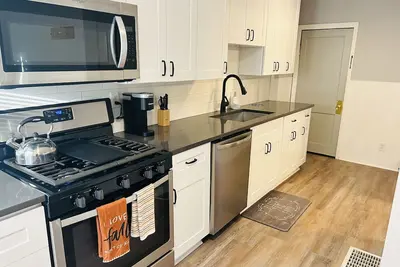 Image de Entire Rental Unit Saint Paul Lovely Modern Home