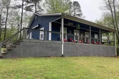 Image de Charming and Comfy Cabin in the Heart of Pickwick!