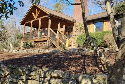 Image de Walk to Downtown, Campus, and Stadium! Book Now!