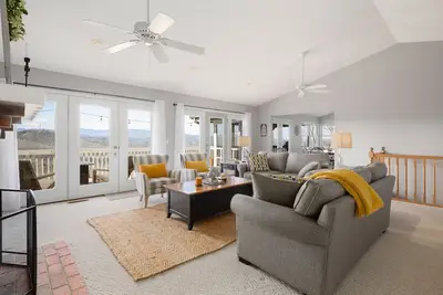 Image de Stunning Mountain View Home