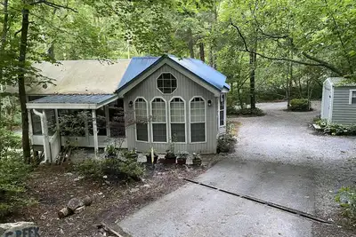 Image de One bedroom cabin in Highlands, Nc on a creek close to everything!