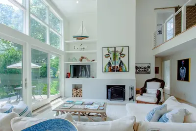 Image de 3 Bedroom House with Guest Cottage on 3 Acres off Middle Road