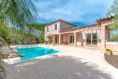 Image de Villa 8 personnes à 15 mn à pied des plages et du centre de Ste Maxime