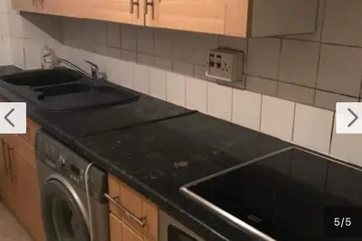 Image de \n4 bed house in quiet location. Close to amenities. 5 min to central station