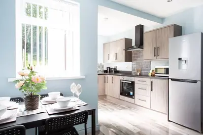 Image de New North Belfast Home. Free Parking/ 10 mins from centre!
