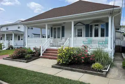 Image de One block from the beach!